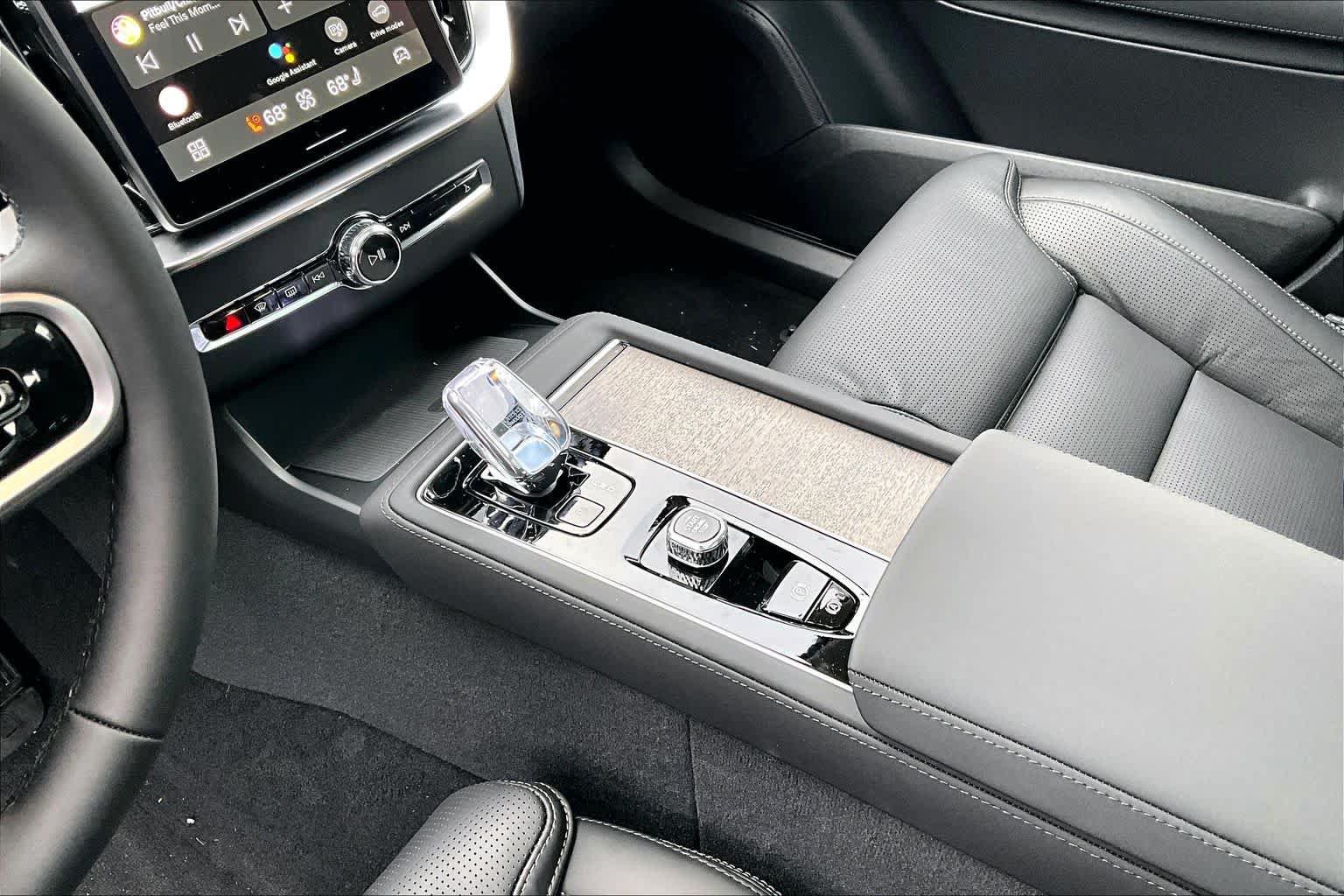 New 2026 Volvo XC90 B6 Ultra w/ Protection Package Premier AWD/4WD image 10