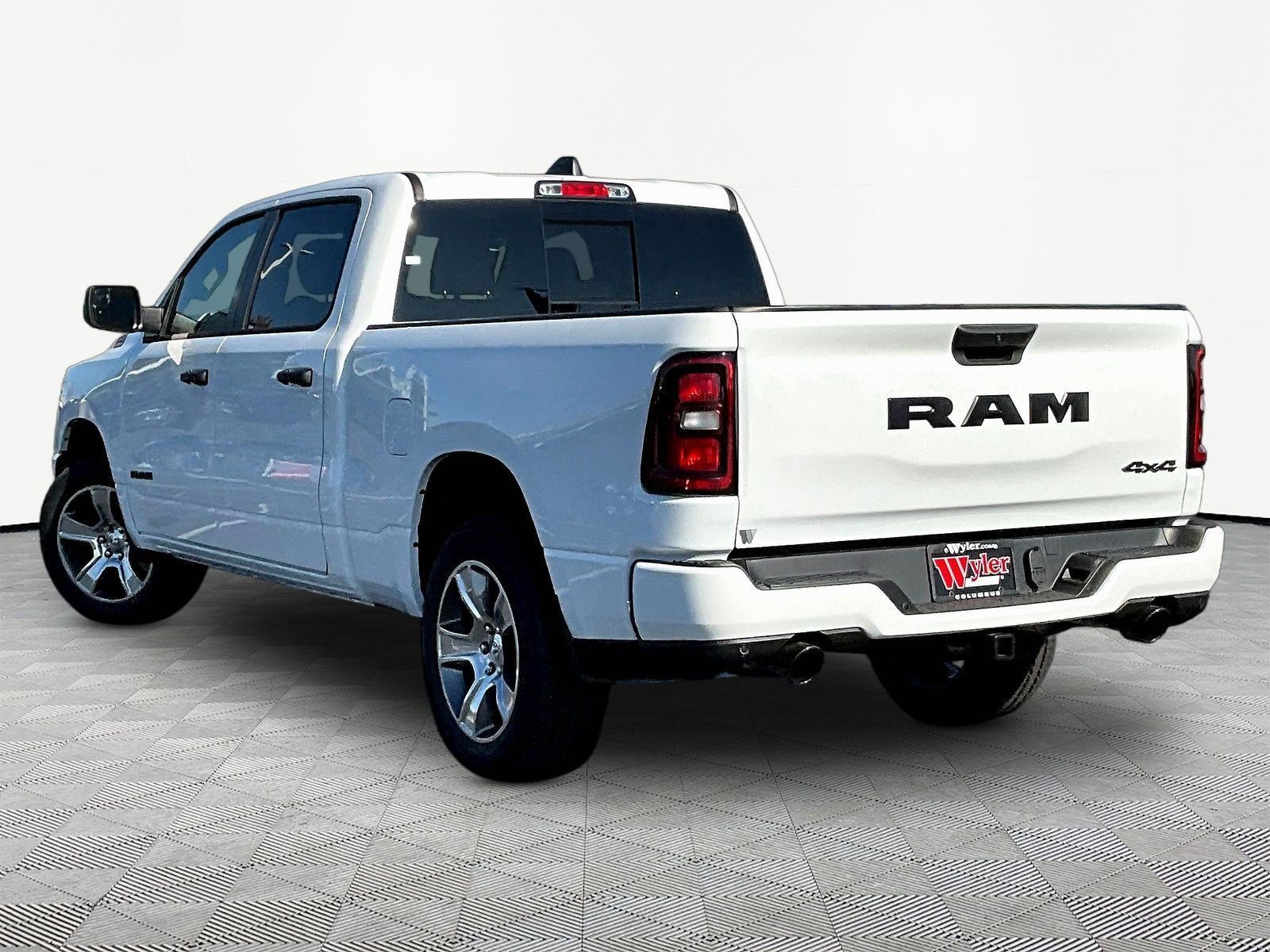 New 2027 RAM 1500 Express AWD/4WD image 4