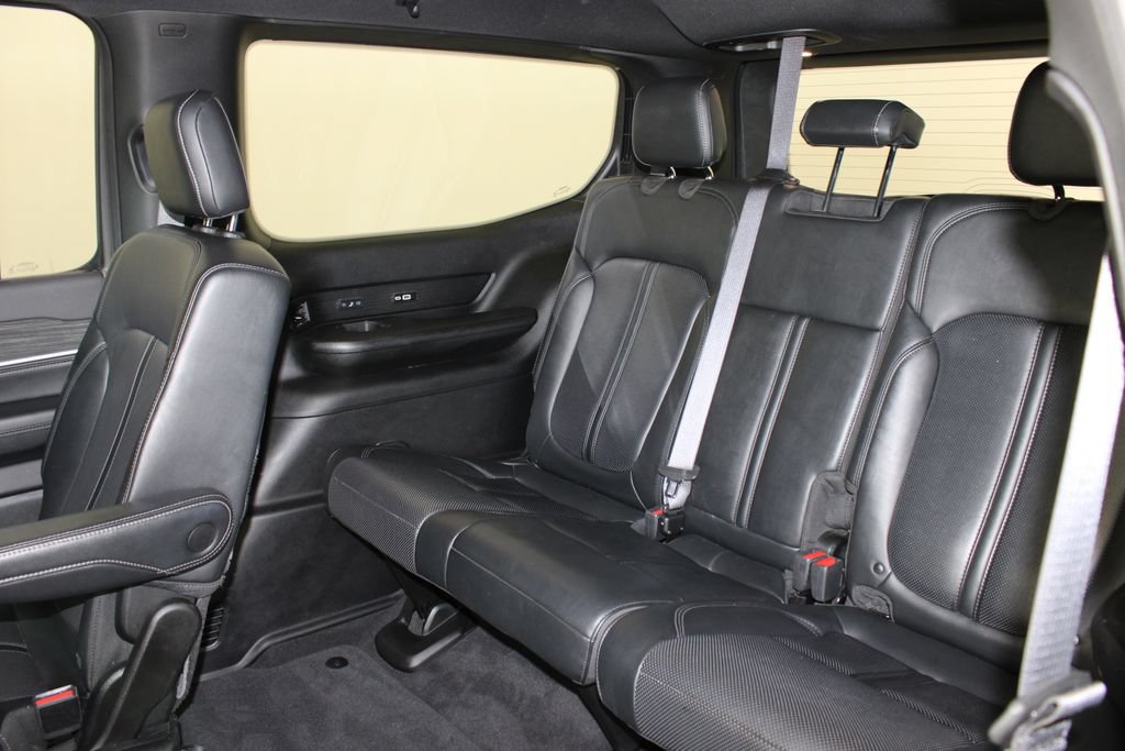 Used 2022 Jeep Wagoneer Series III w/ Rear Seat Entertainment Group AWD/4WD image 5