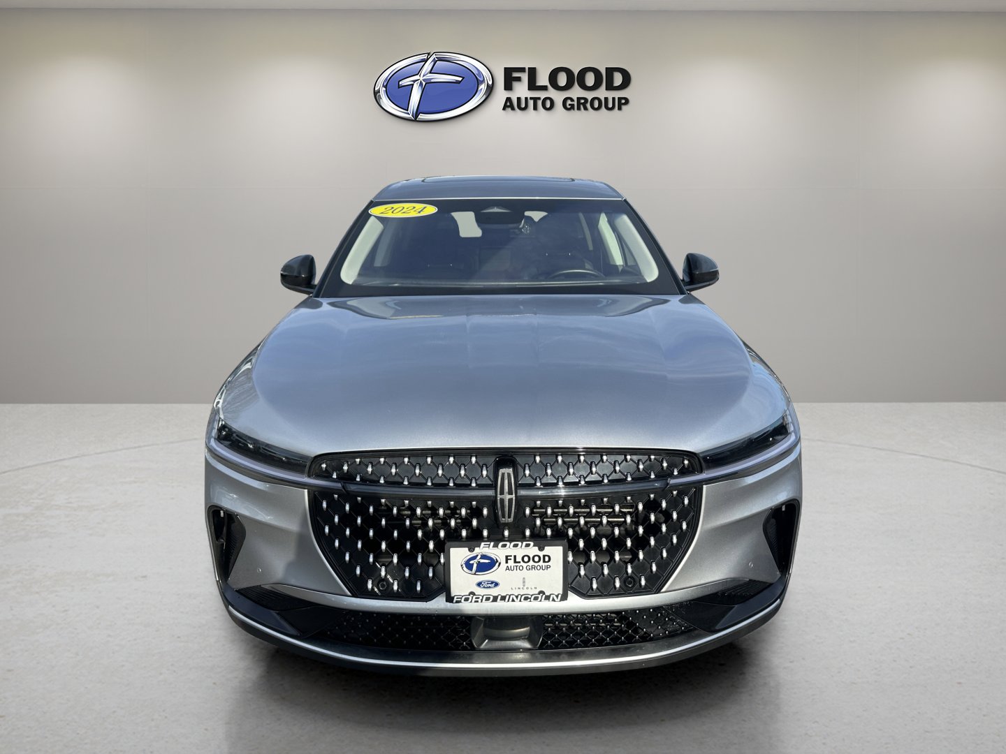 Used 2024 Lincoln Nautilus Premier w/ Equipment Group 102A image 2