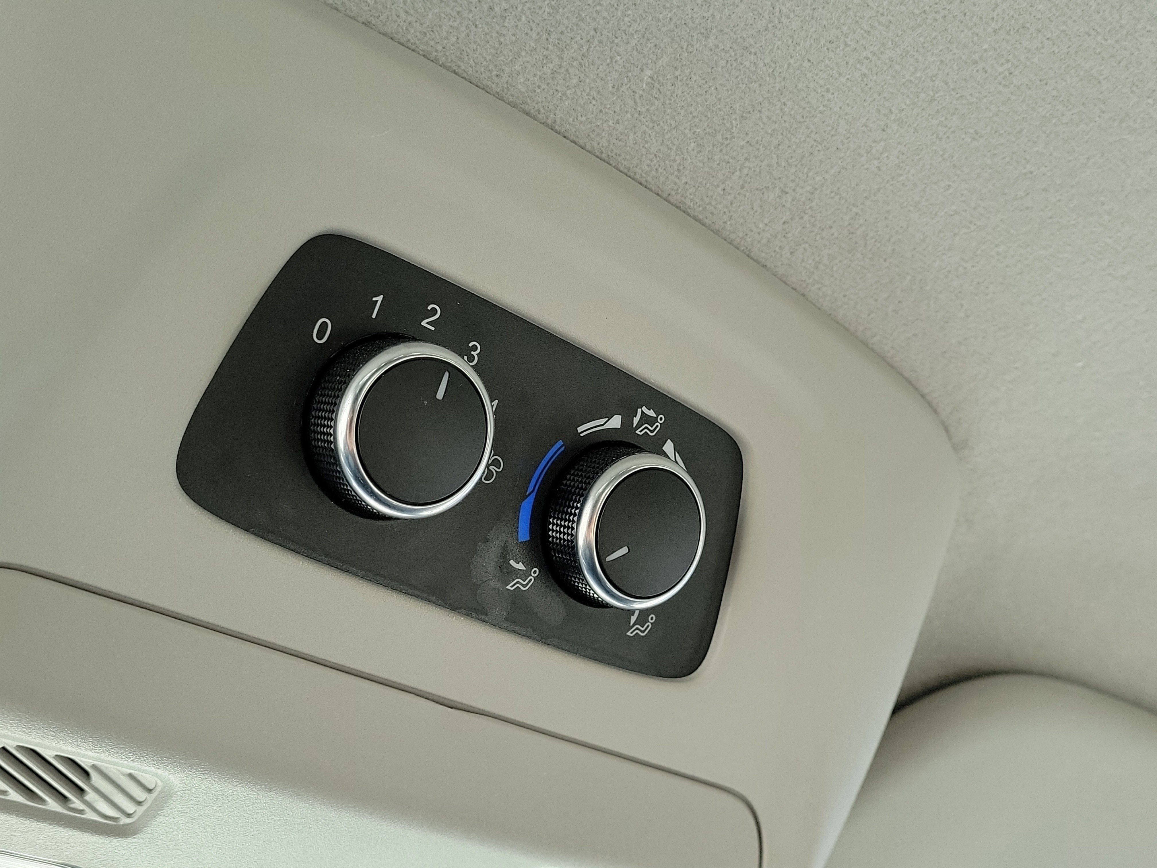 Used 2023 Ford Transit 350 XLT image 28