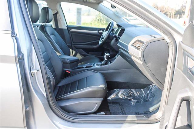 Used 2024 Volkswagen Jetta SE image 16