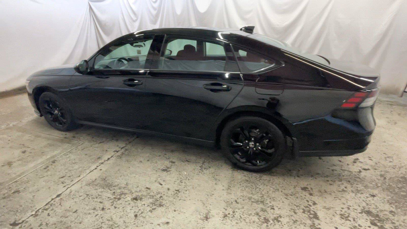 Used 2025 Honda Accord SE image 11