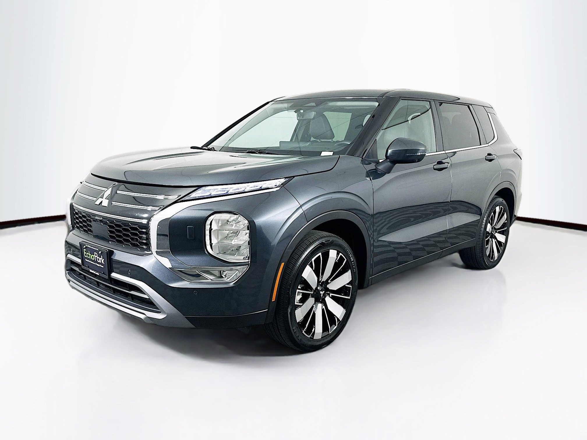 Used 2025 Mitsubishi Outlander SE AWD/4WD image 3