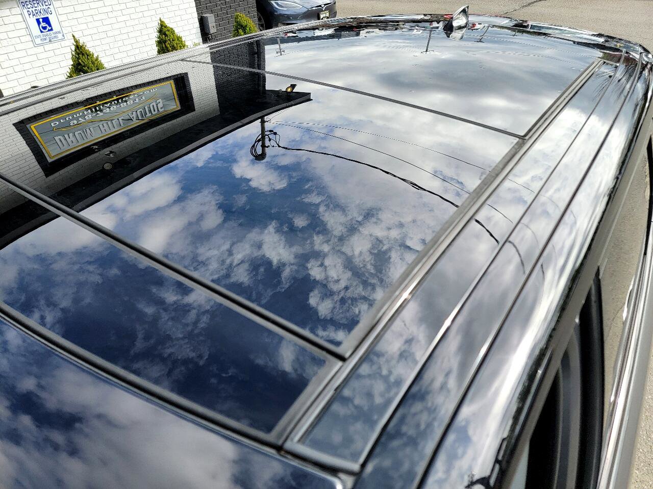 Used 2017 Land Rover Range Rover Sport HSE image 9