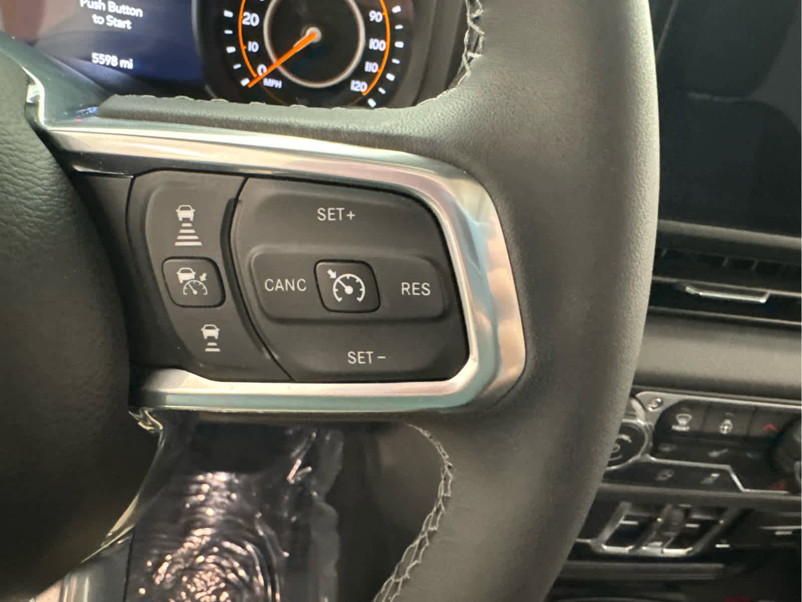 Used 2025 Jeep Wrangler Sahara image 15