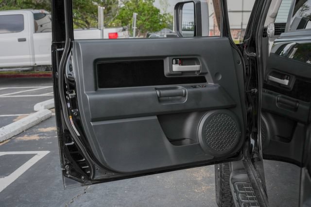 Used 2014 Toyota FJ Cruiser 4WD w/ Upgrade Package image 17