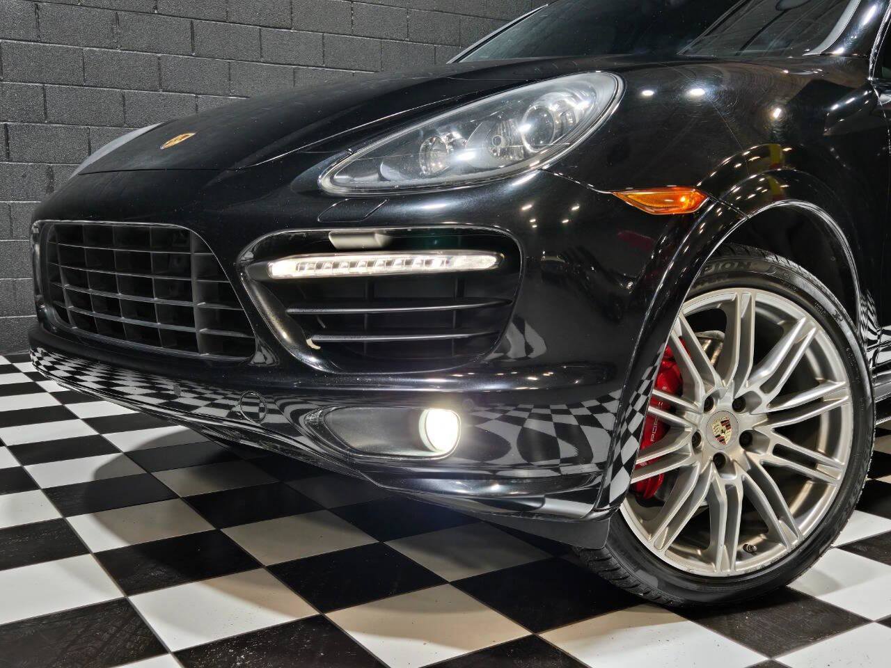 Used 2013 Porsche Cayenne GTS image 98