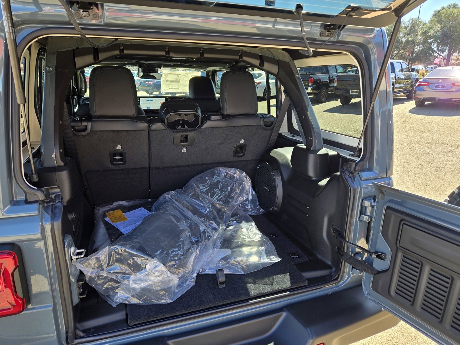 New 2025 Jeep Wrangler Unlimited Rubicon w/ Steel Bumper Group image 6