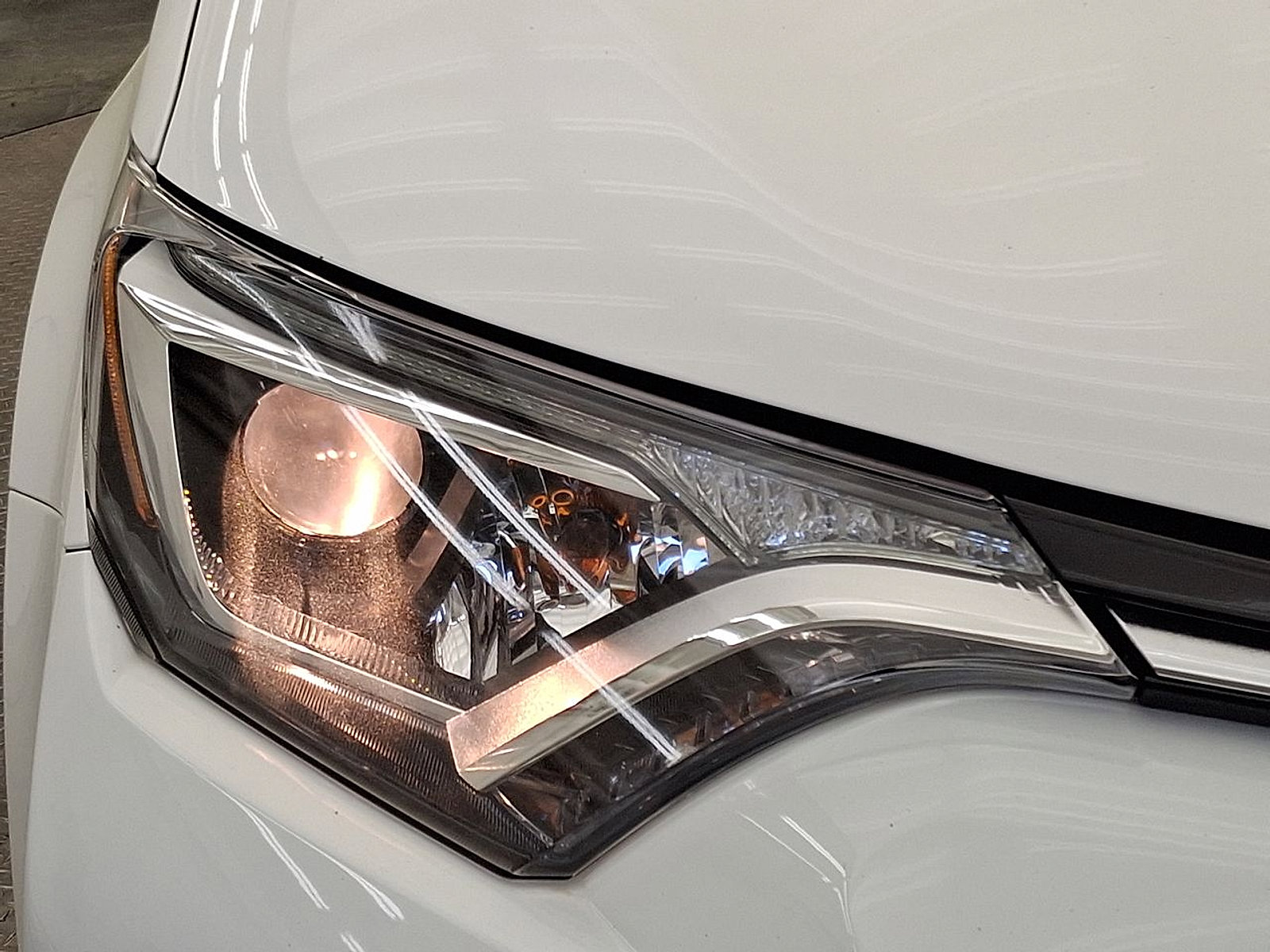 Certified 2018 Toyota RAV4 LE w/ All Weather Liner Package image 27