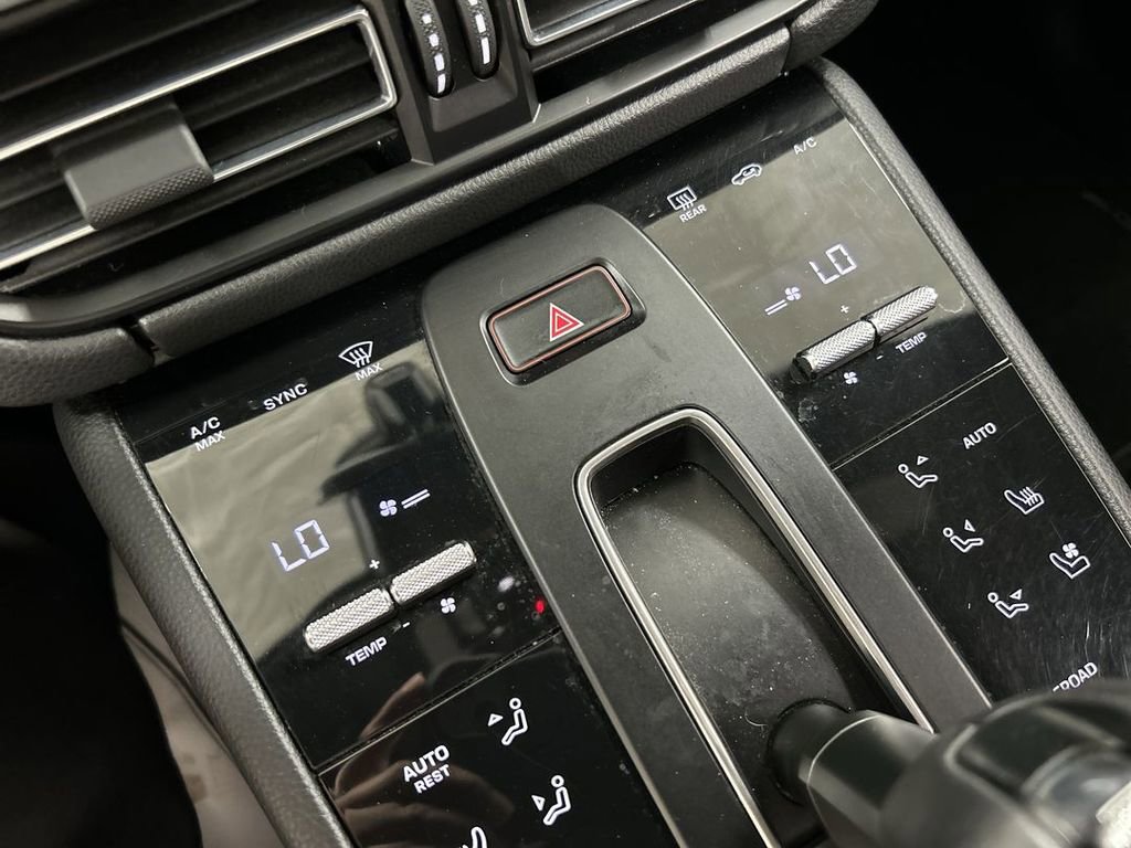 Certified 2024 Porsche Macan AWD/4WD image 17