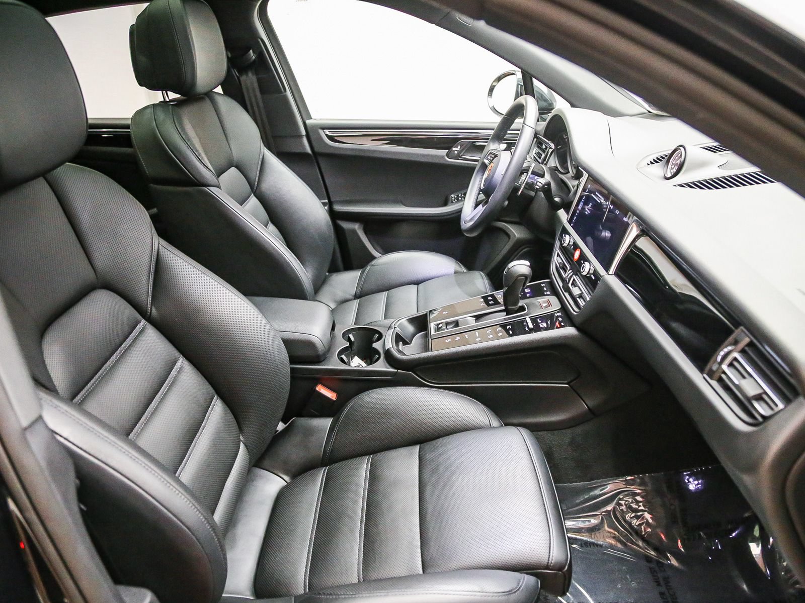 Certified 2026 Porsche Macan AWD/4WD image 20