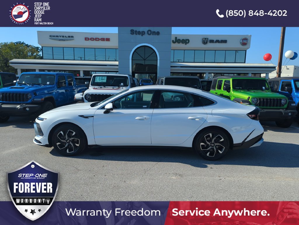 Used 2025 Hyundai Sonata SEL FWD image 3