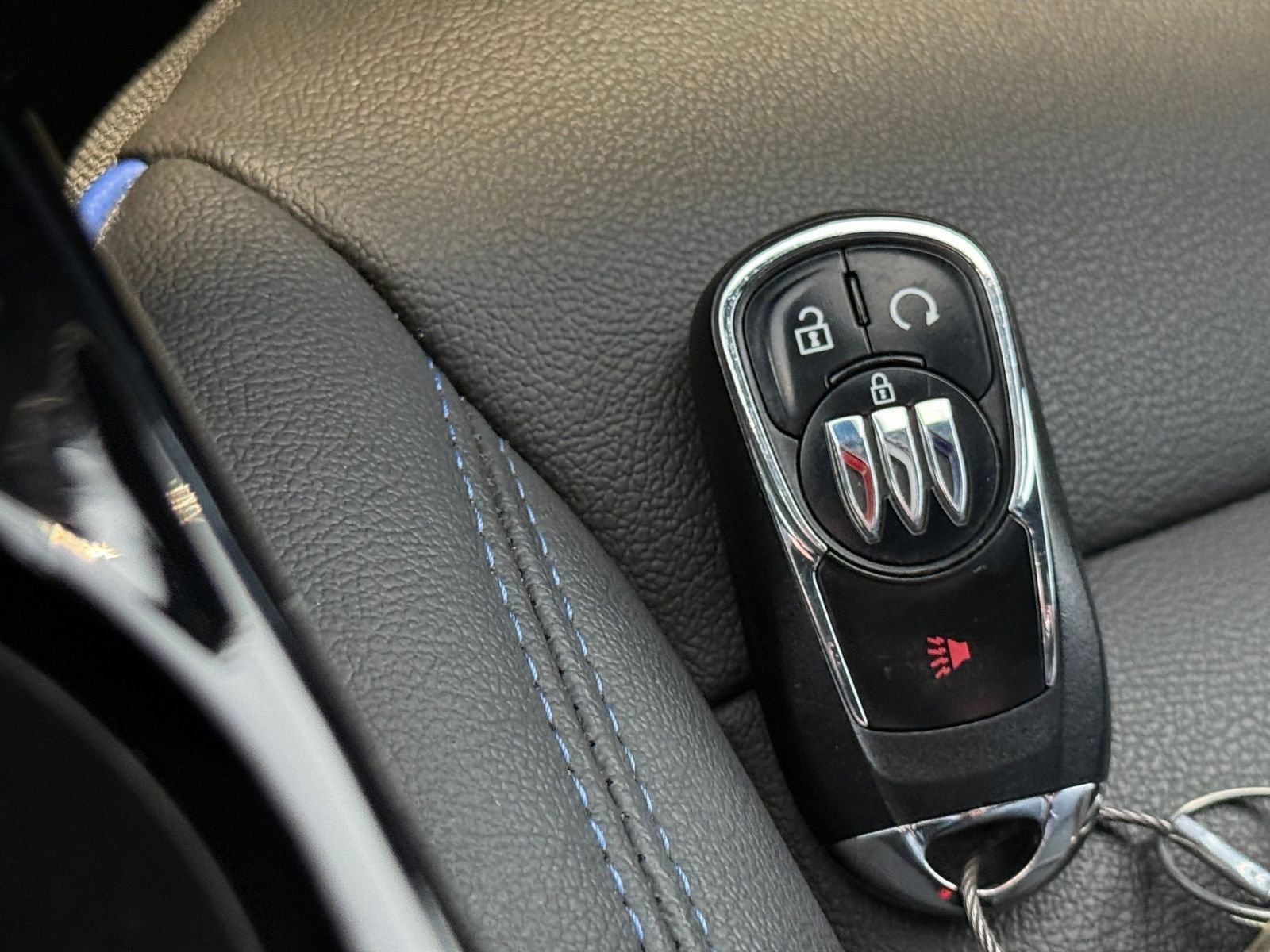 Used 2025 Buick Envista Sport Touring image 22