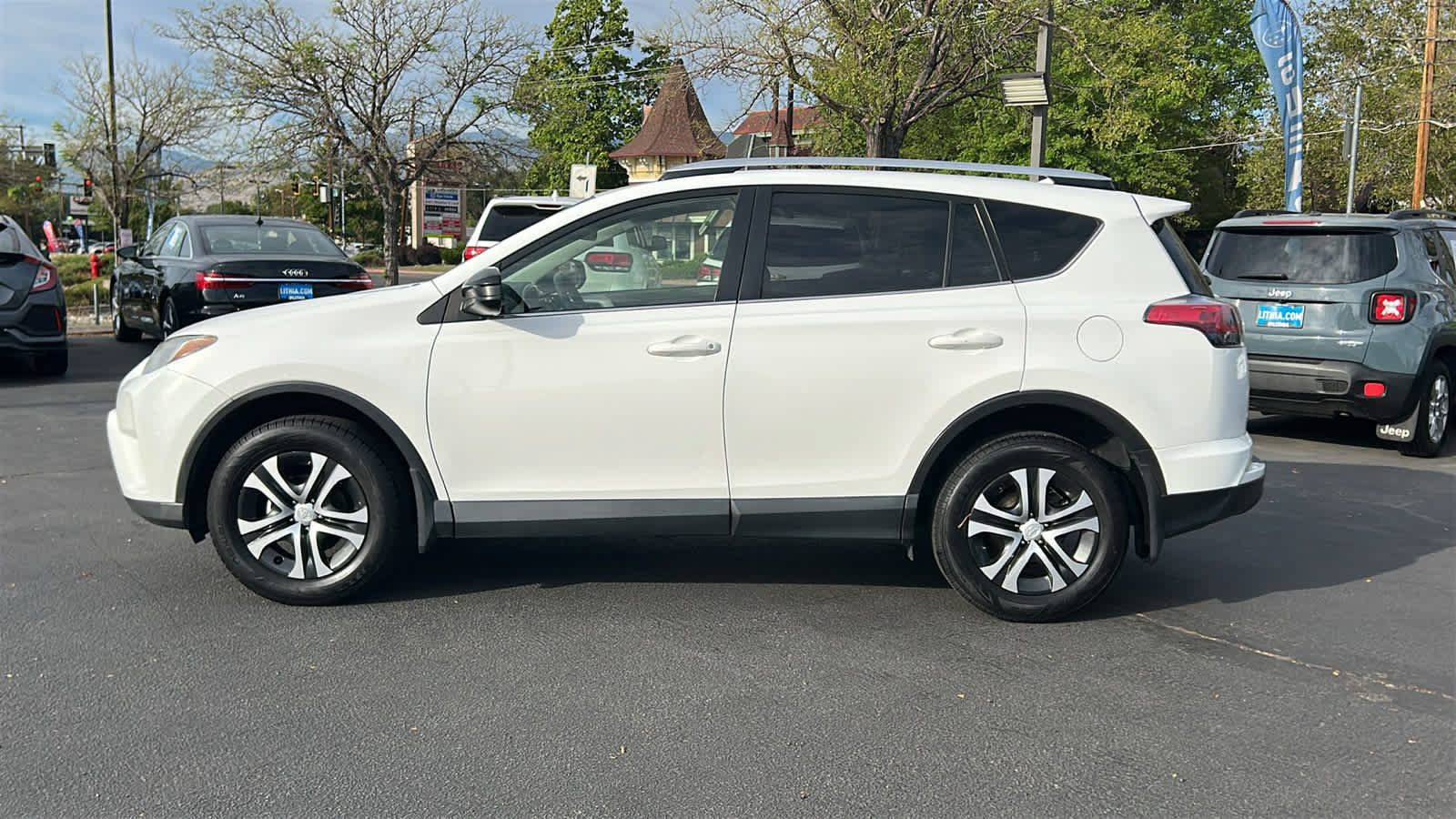 Used 2016 Toyota RAV4 LE AWD/4WD image 8
