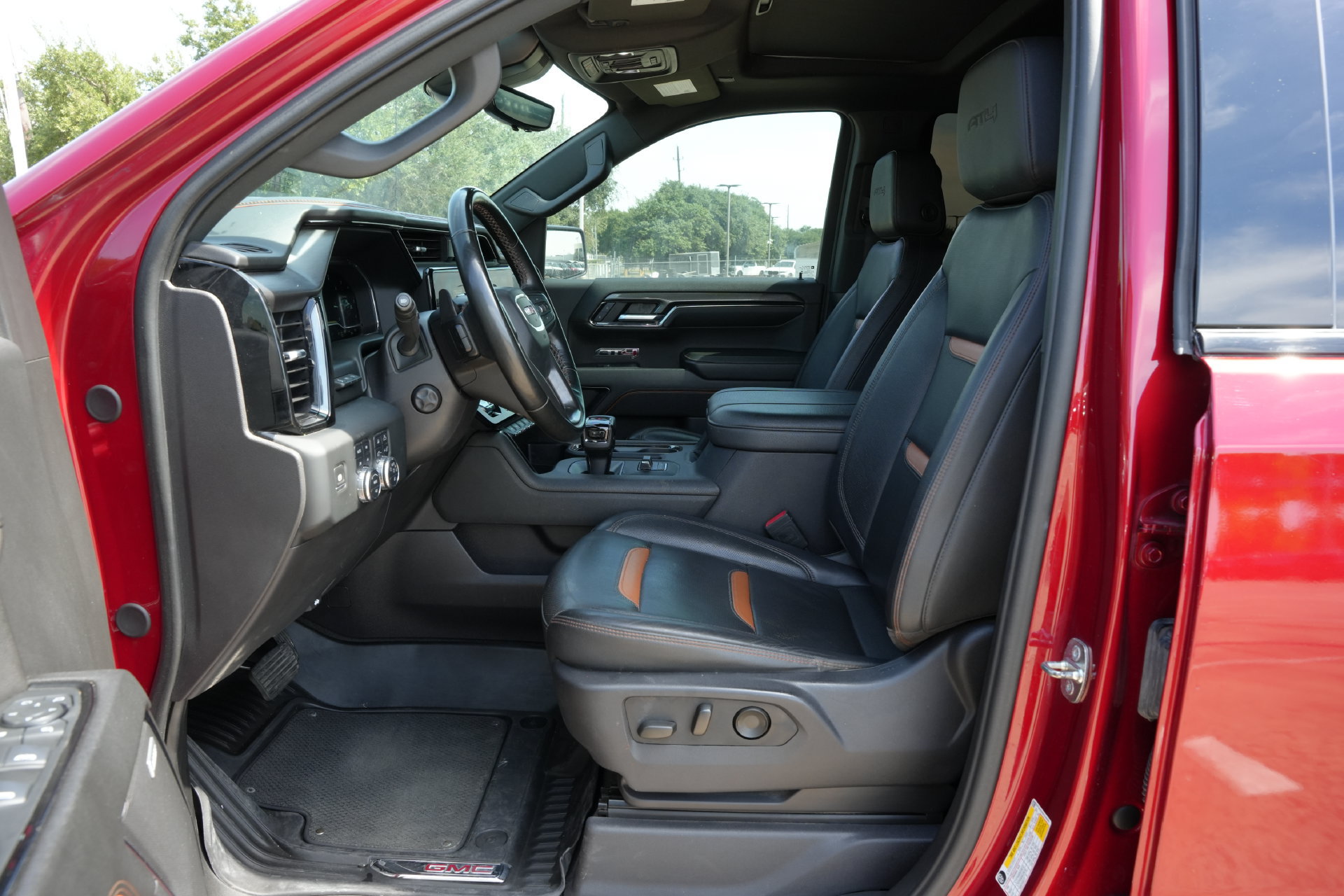 Used 2024 GMC Sierra 1500 AT4 w/ Technology Package AWD/4WD image 15