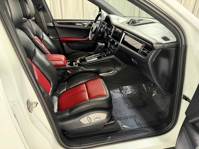 Used 2023 Porsche Macan AWD/4WD image 11