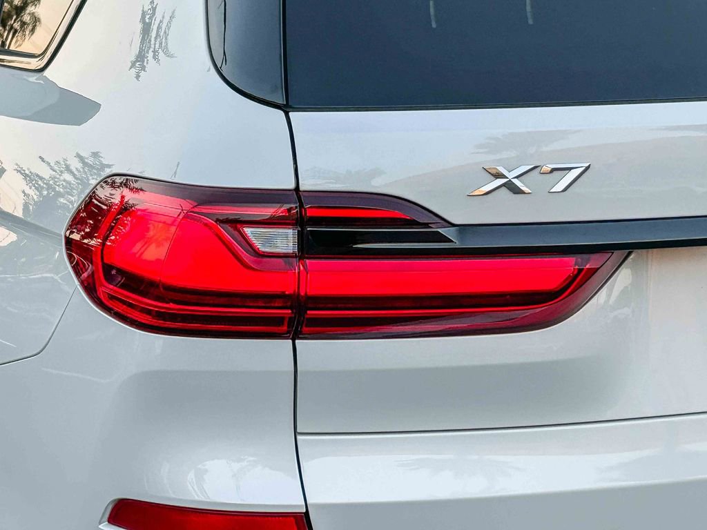 Used 2020 BMW X7 xDrive40i w/ M Sport Package AWD/4WD image 11