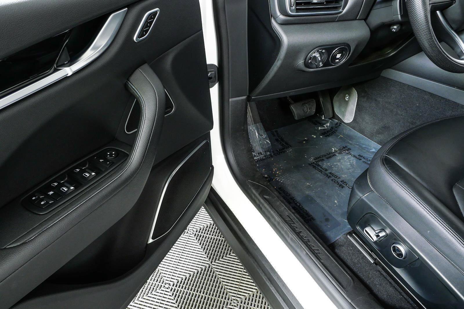 Used 2023 Maserati Levante GT AWD/4WD image 9