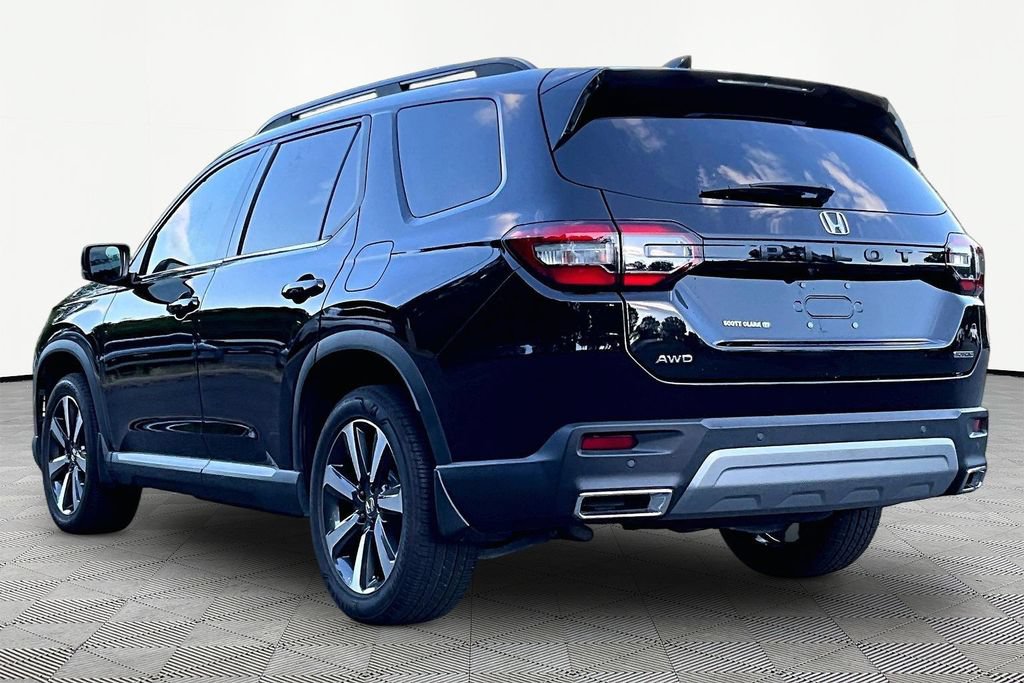 Certified 2025 Honda Pilot Touring image 4