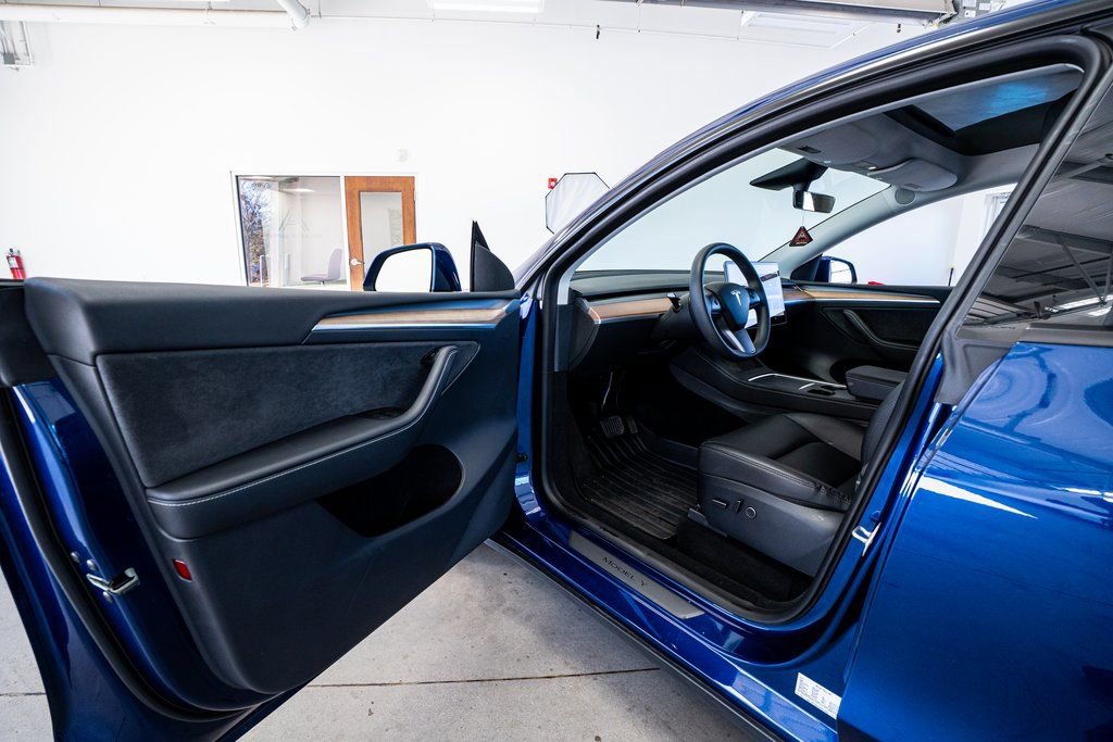 Used 2023 Tesla Model Y Long Range image 33