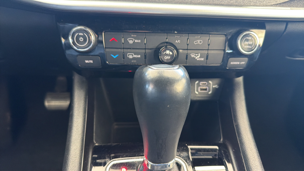 Used 2024 Jeep Compass Latitude AWD/4WD image 14