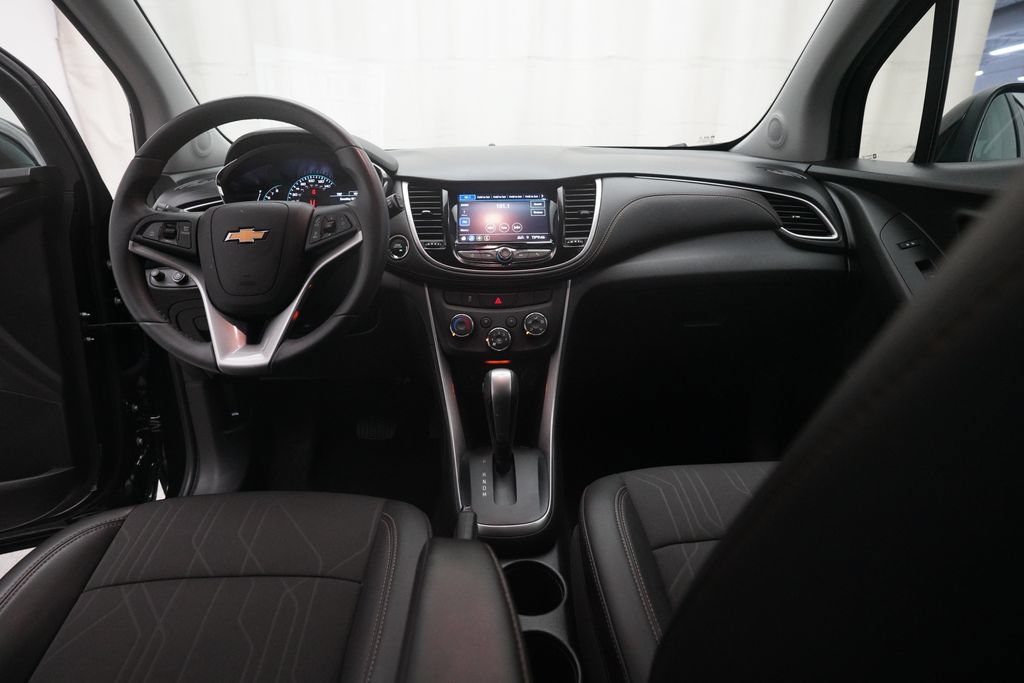 Used 2022 Chevrolet Trax LT w/ Midnight Edition AWD/4WD image 5
