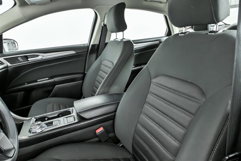 Used 2019 Ford Fusion SE FWD image 17