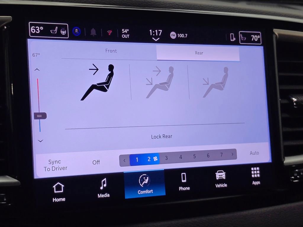 Used 2025 Chrysler Pacifica Select image 43