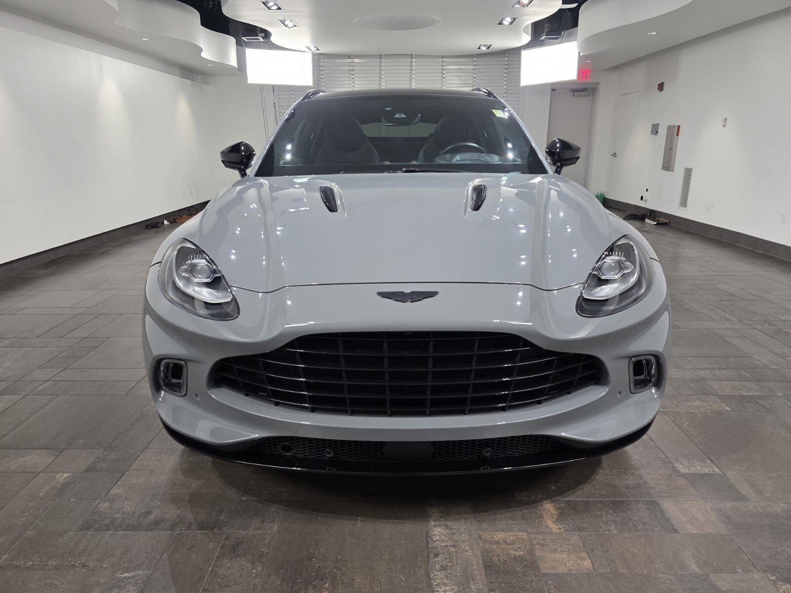 Used 2023 Aston Martin DBX image 7