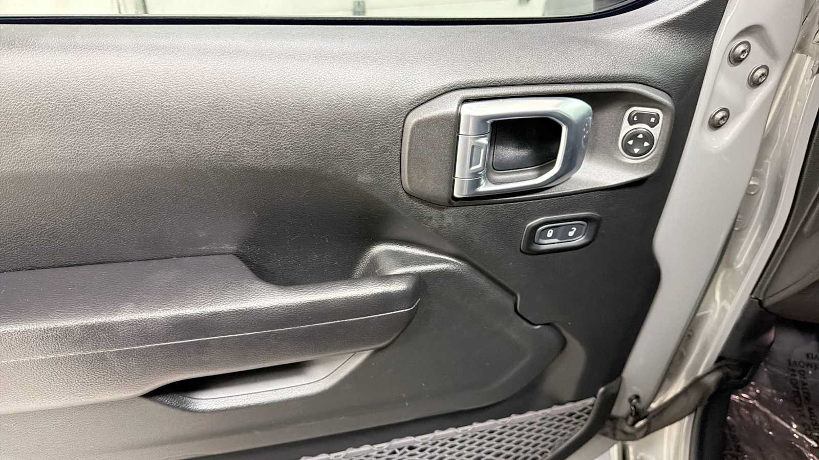 Used 2018 Jeep Wrangler Sport AWD/4WD image 15