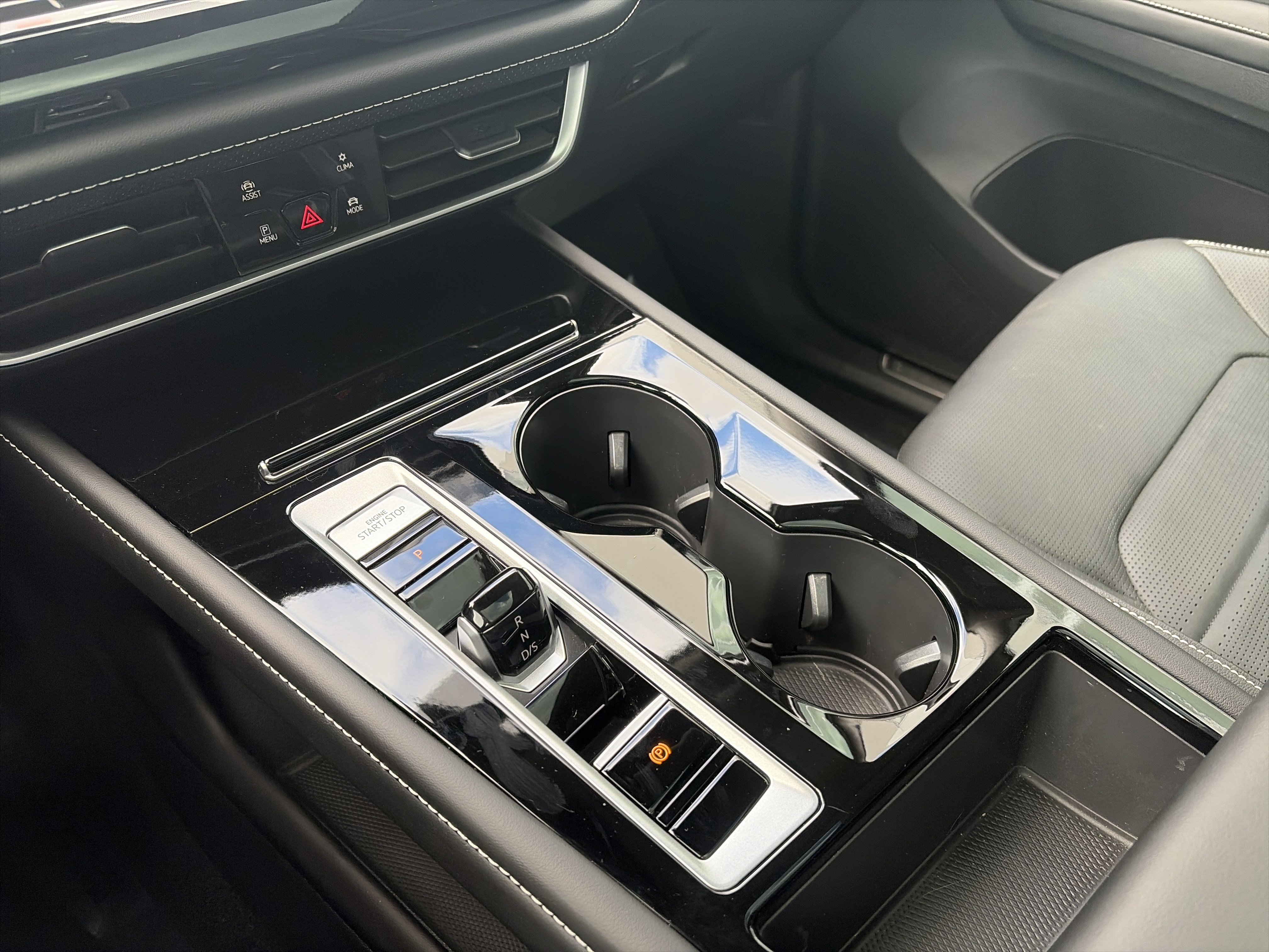 Used 2024 Volkswagen Atlas SEL image 54