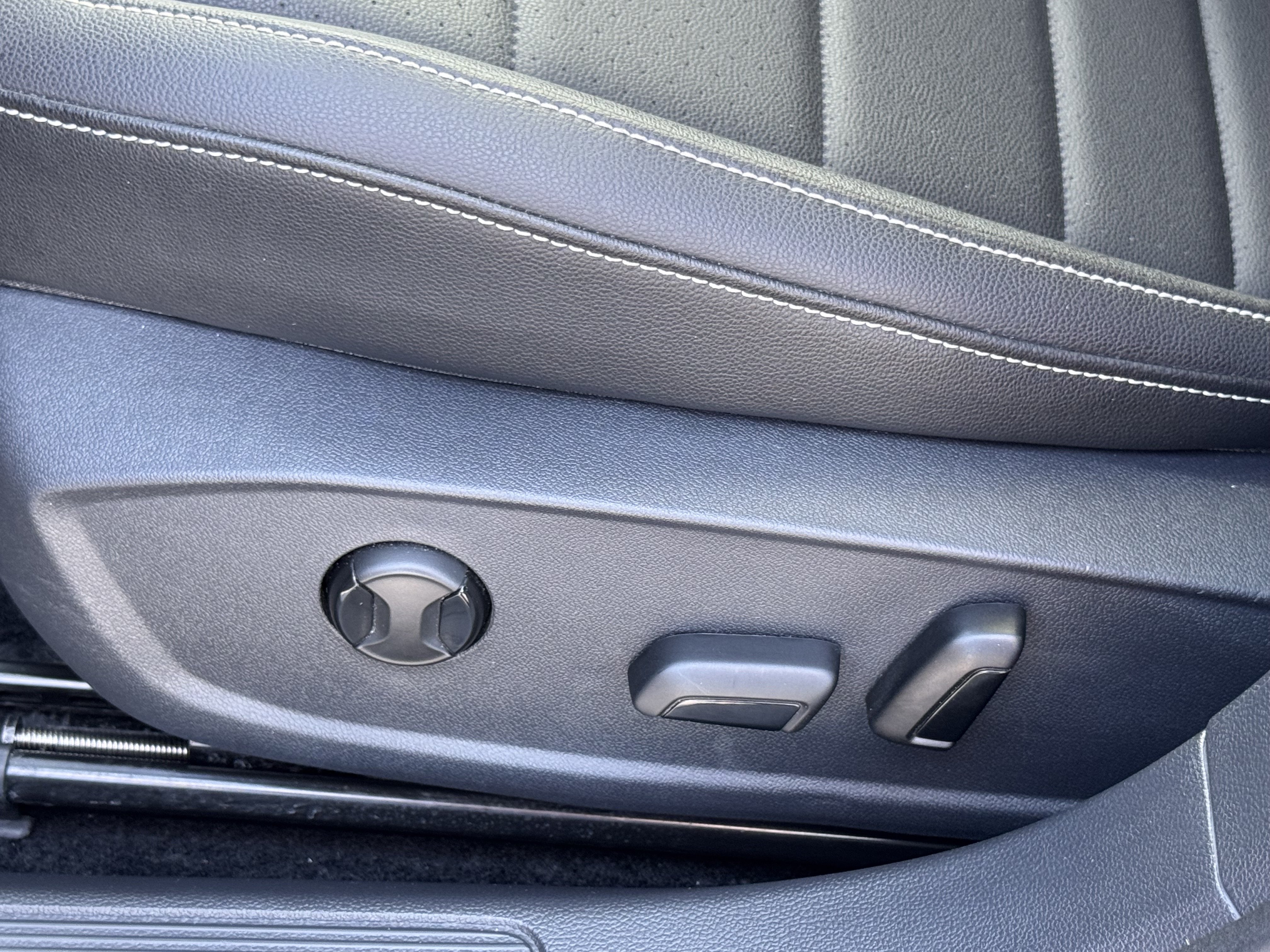 Certified 2024 Volkswagen Jetta SE FWD image 15