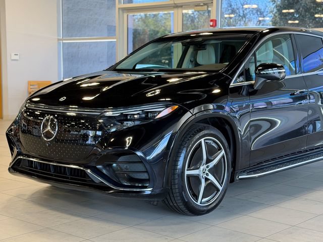 Used 2023 Mercedes-Benz EQS 580 4MATIC SUV image 3
