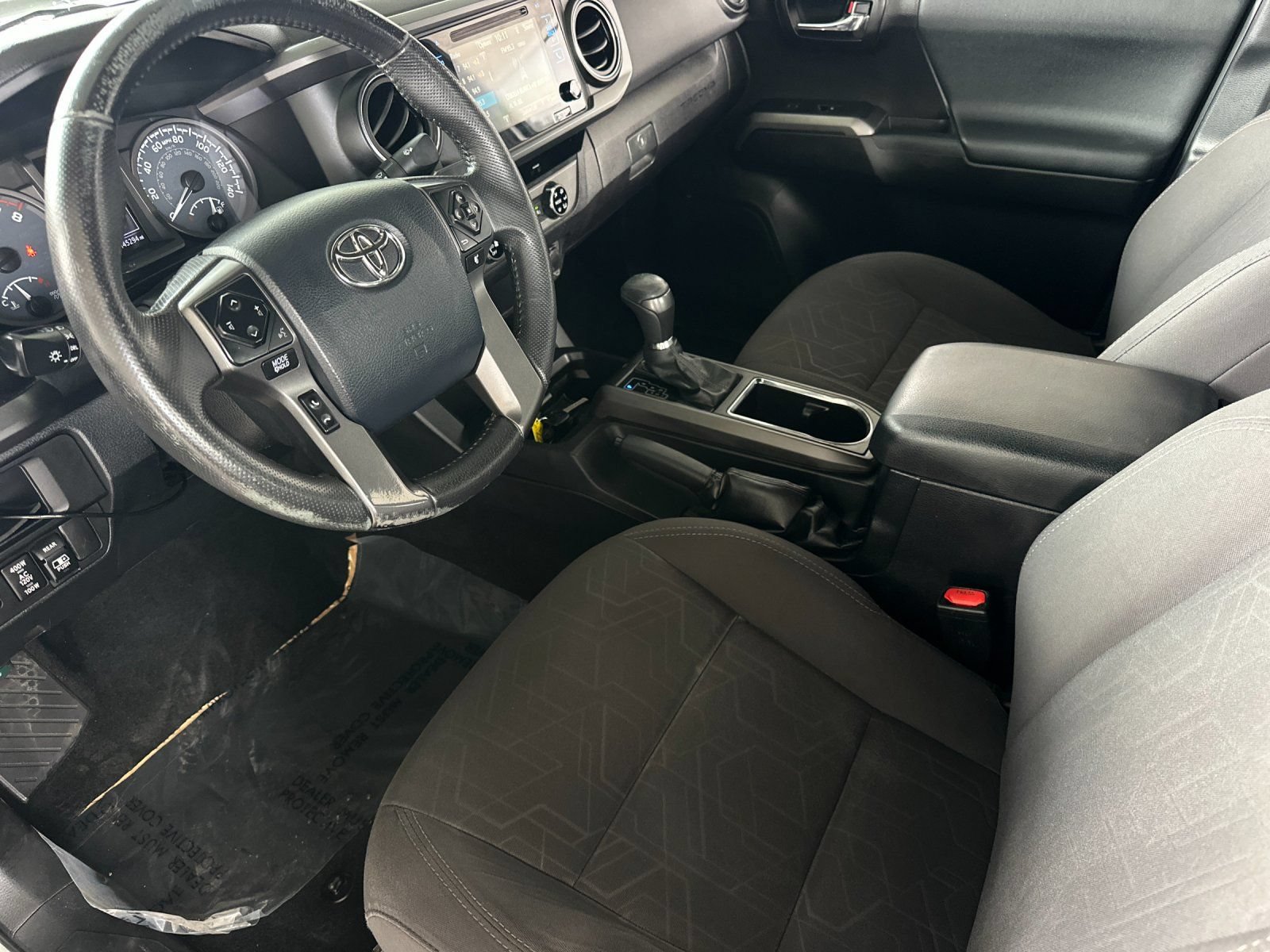 Used 2017 Toyota Tacoma TRD Off-Road w/ Tow Package (A/T) AWD/4WD image 9