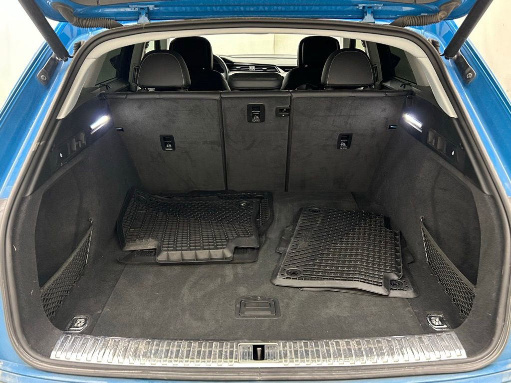 Used 2019 Audi e-tron Prestige w/ Prestige Package AWD/4WD image 9