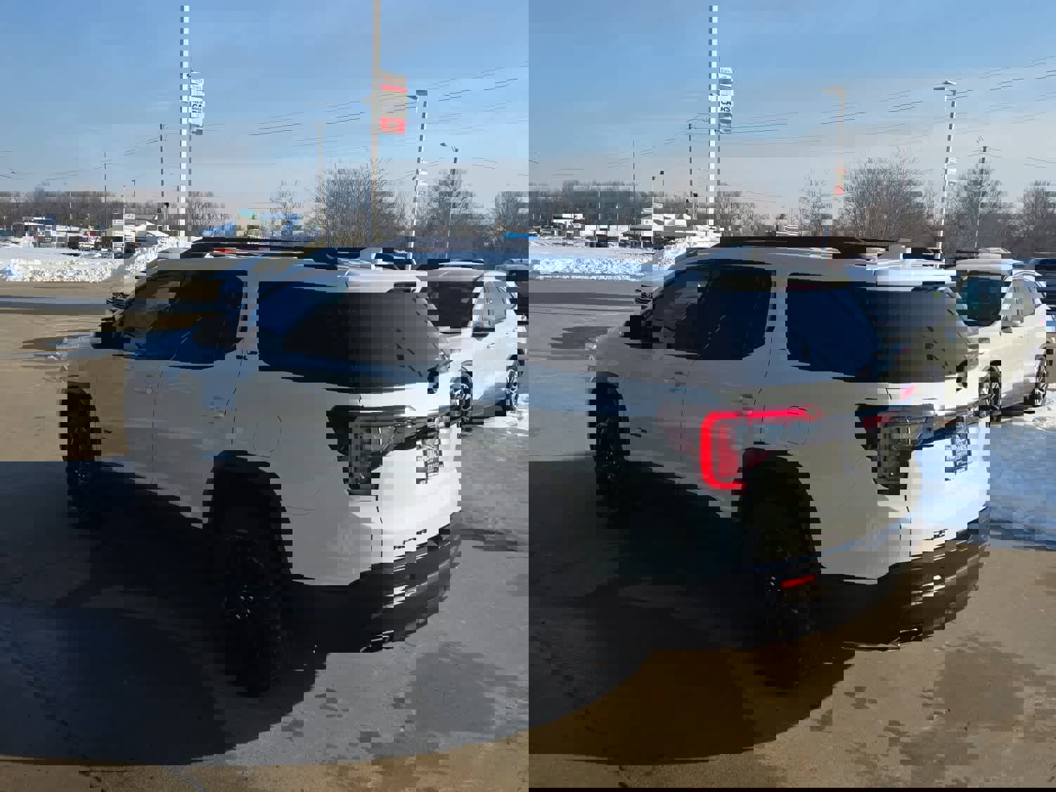 Used 2023 GMC Acadia SLE w/ Driver Convenience Package image 6