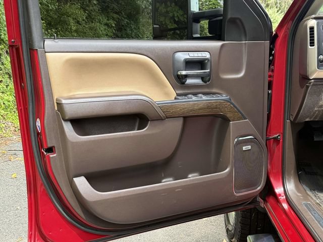 Used 2018 GMC Sierra 2500 Denali w/ Duramax Plus Package AWD/4WD image 9