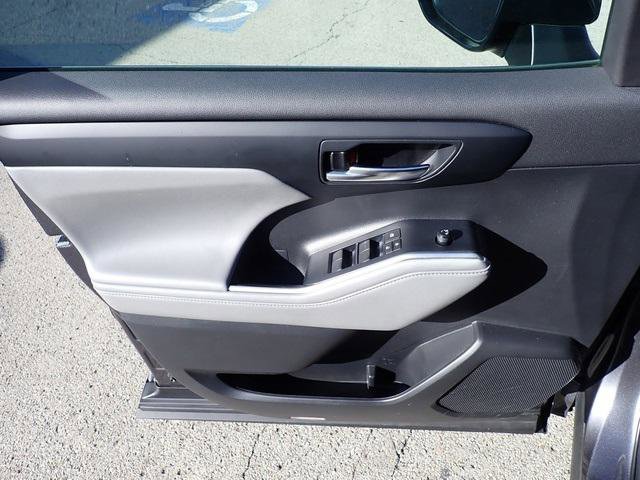 Certified 2023 Toyota Highlander XLE image 21