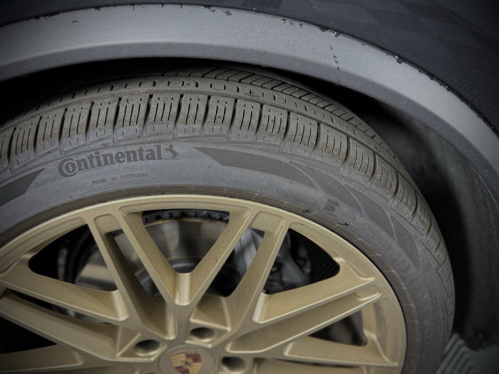 New 2024 Porsche Macan 4 Electric image 15