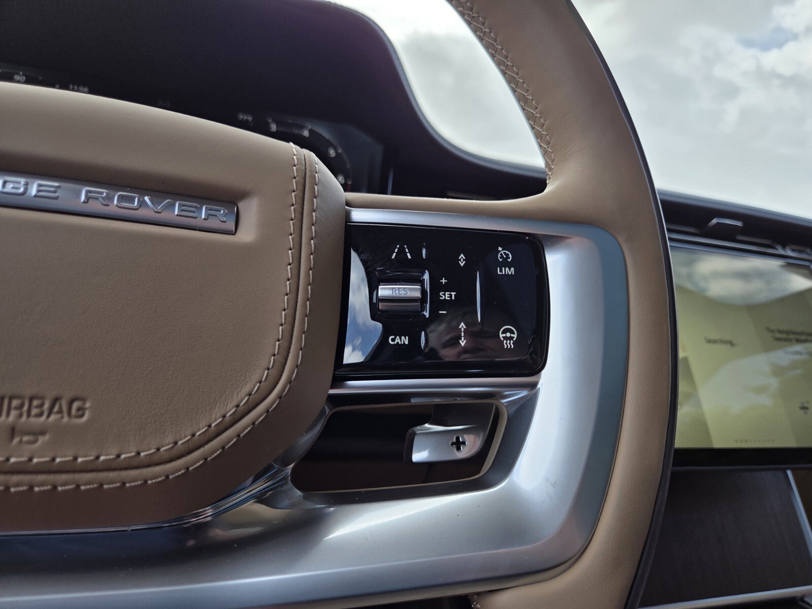 New 2025 Land Rover Range Rover SE image 19