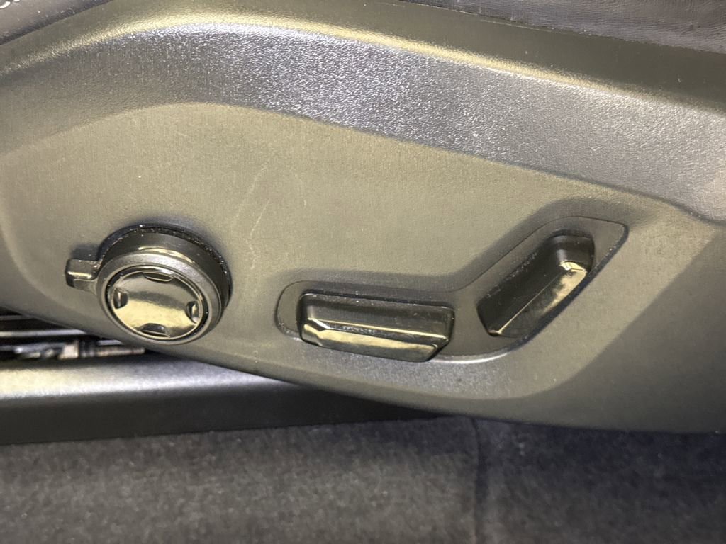 Used 2022 Volvo XC60 B5 R-Design w/ Protection Package Premier image 22