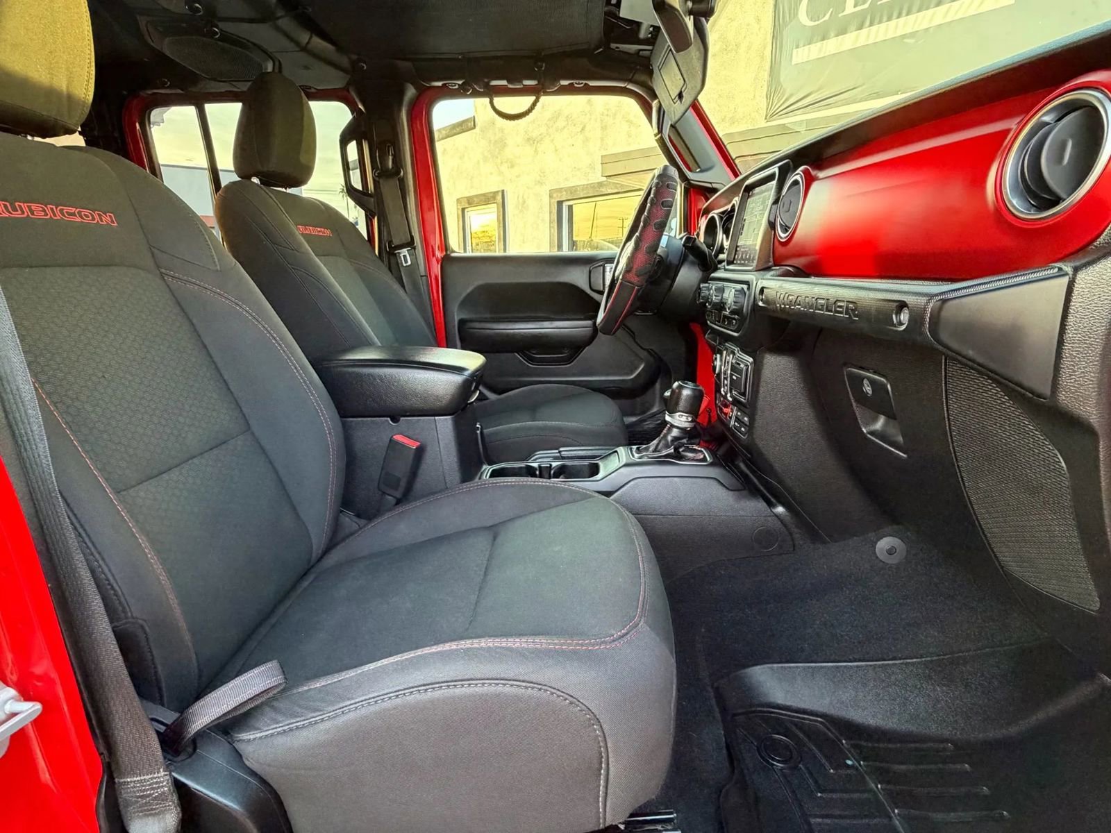 Used 2018 Jeep Wrangler Unlimited Rubicon AWD/4WD image 15