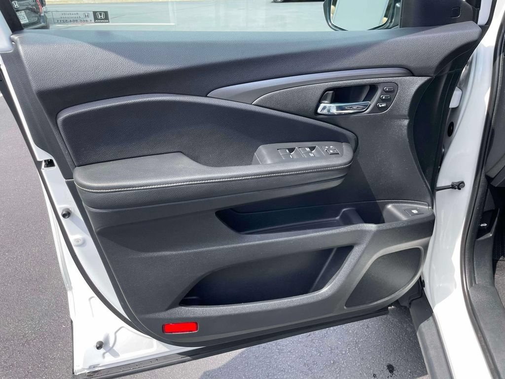 Certified 2025 Honda Ridgeline RTL image 16