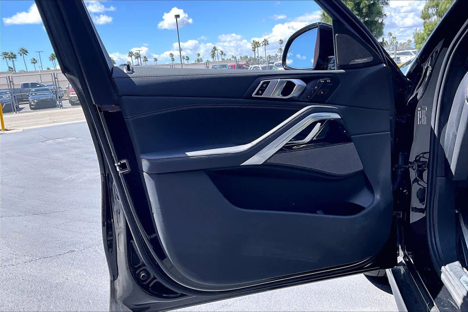 Used 2024 BMW X6 xDrive40i w/ Executive Package image 19