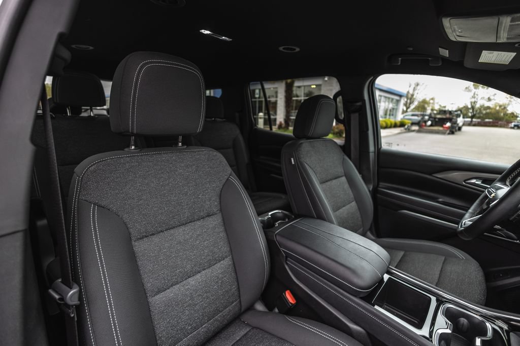 Used 2025 Chevrolet Traverse LT w/ Driver Confidence Package AWD/4WD image 31