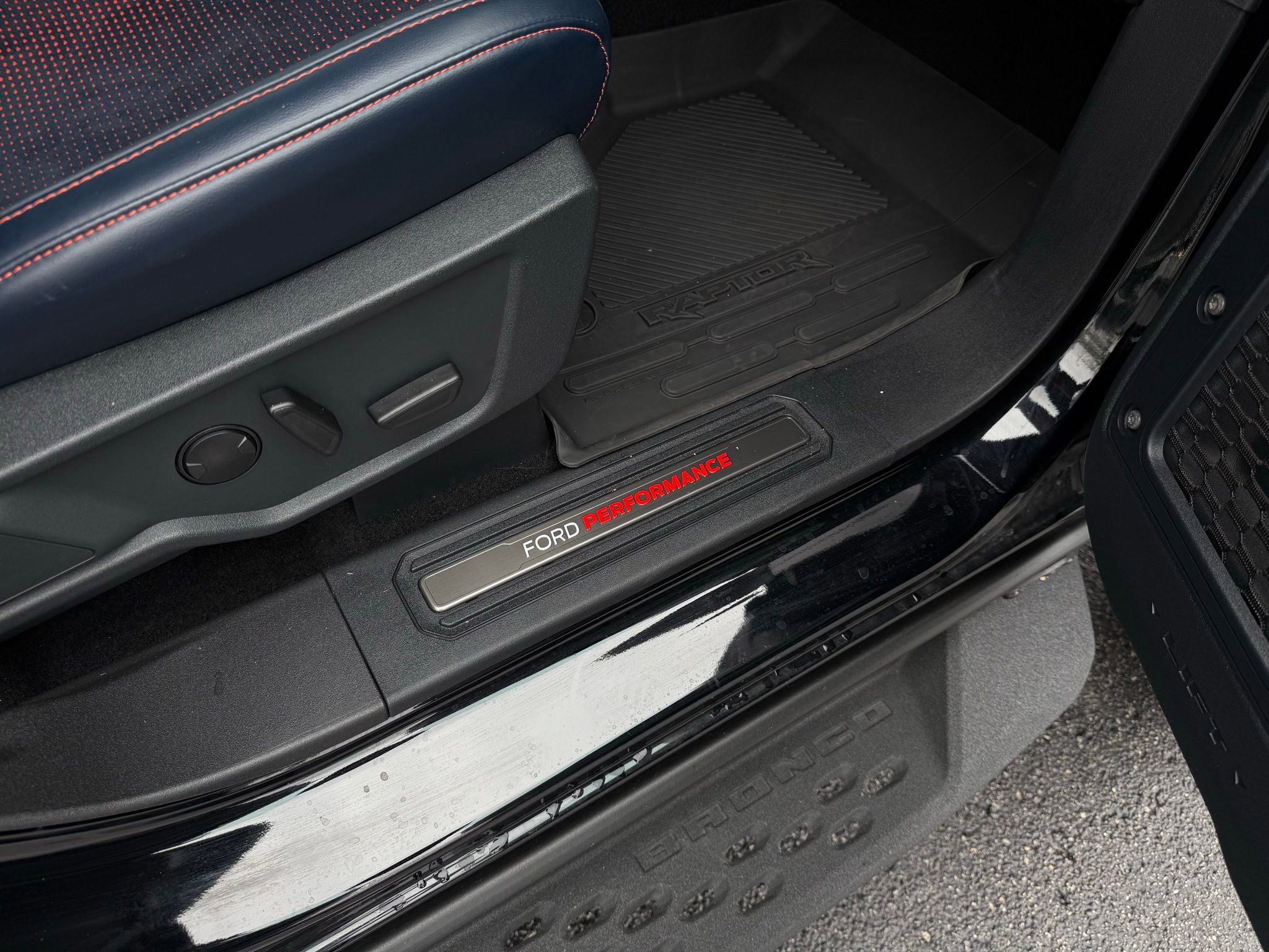 Used 2024 Ford Bronco Raptor w/ Interior Carbon Fiber Pack 6 image 11