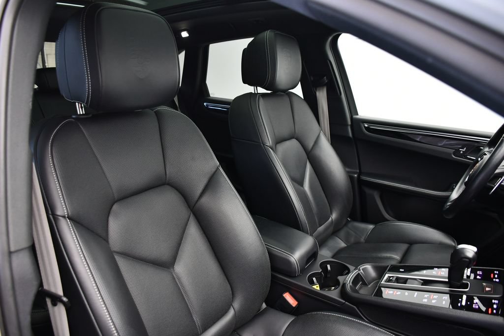 Certified 2024 Porsche Macan AWD/4WD image 46