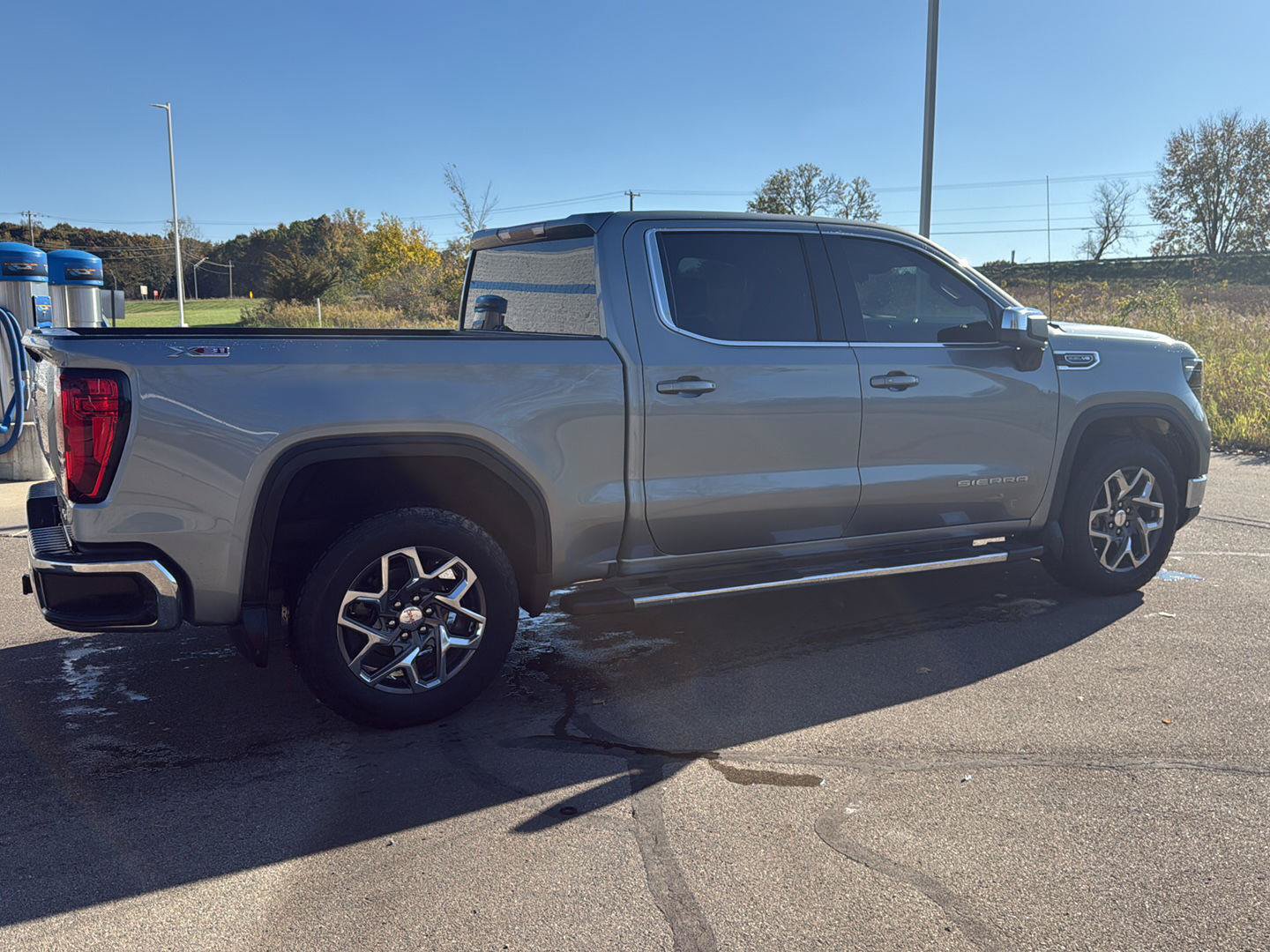 Used 2025 GMC Sierra 1500 SLE AWD/4WD image 8