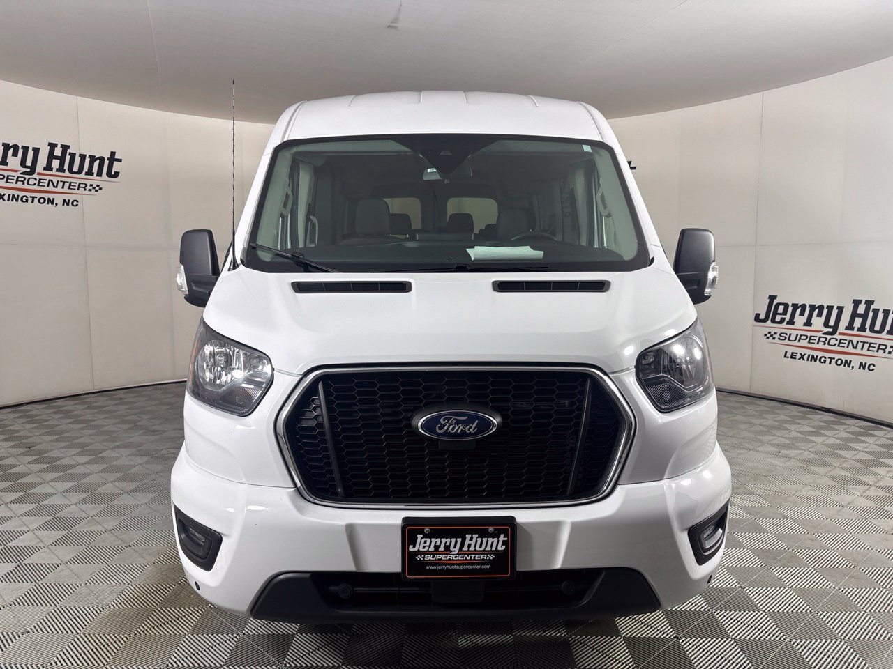 Used 2025 Ford Transit 350 XLT RWD image 2
